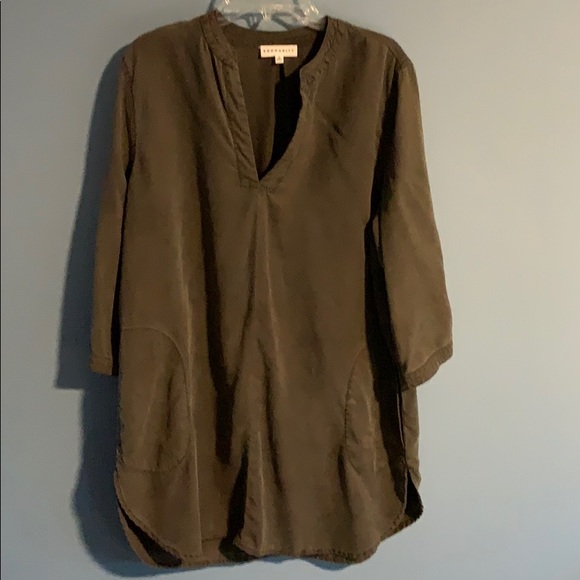 Olive green tunic with pockets! - Picture 1 of 2